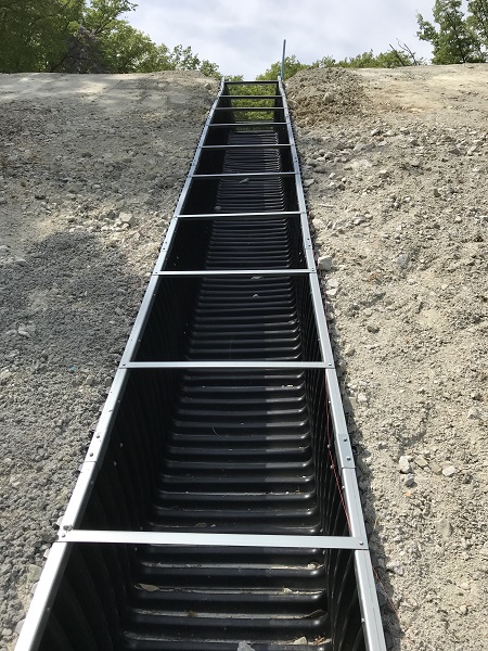 残土処理場 小段排水〈角型U字溝1000，1200〉 | 施工事例 | 鳥居